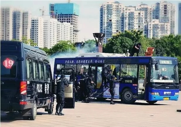 客車(chē)自動(dòng)破窗裝置,遙控自動(dòng)破玻器,破窗器,南冠破玻器